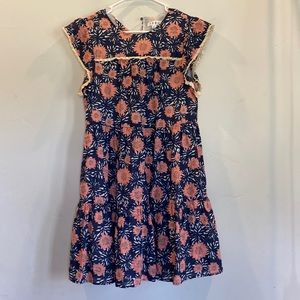 NWOT: Super cute floral baby doll dress! Loose fitting and super flattering.